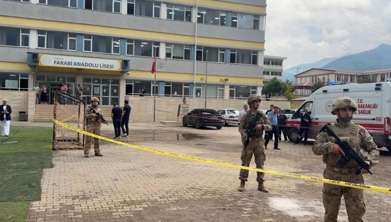 Tartıştığı öğretmen amcasını okul bahçesinde öldürdü