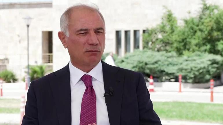 AK Parti’den Özelin fon krizi sözlerine tepki