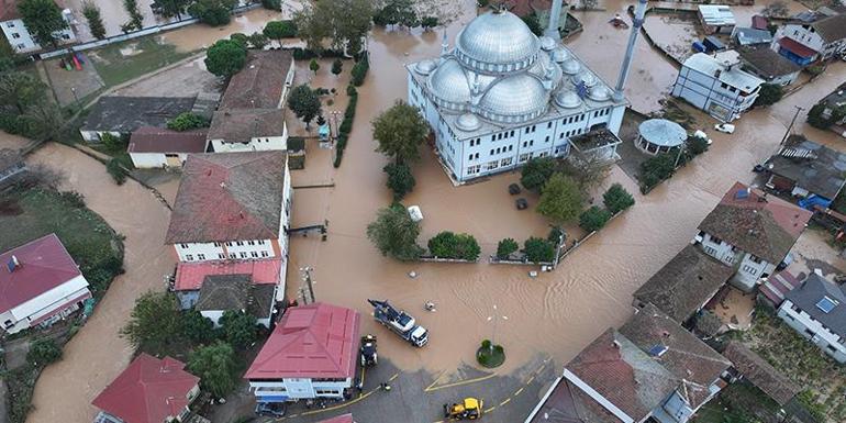 Sakaryayı sel aldı Eğitime 1 gün ara verildi
