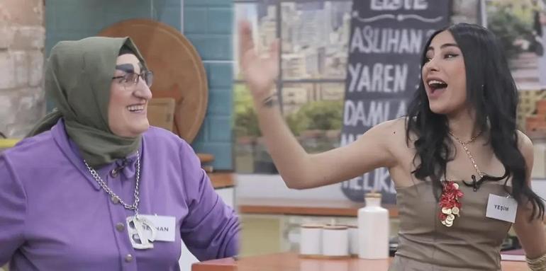GELİNİM MUTFAKTA KAYINVALİDESİ BEYHAN ÖKSÜZ KÖTÜ HABERLE YIKILDI Oğlu silahlı saldırıya uğradı