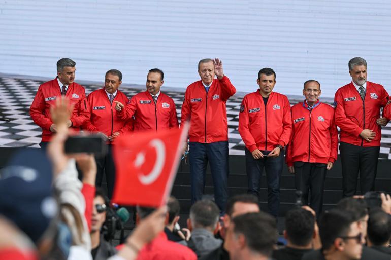 SON DAKİKA... Cumhurbaşkanı Erdoğandan TEKNOFEST Güneydoğuda açıklamalar: Türkiyenin geleceği emin ellerde