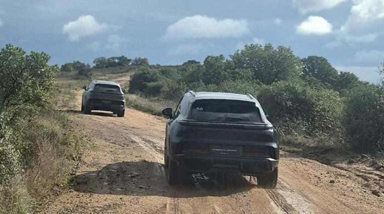 Elektrikli Cayenne off road testinde