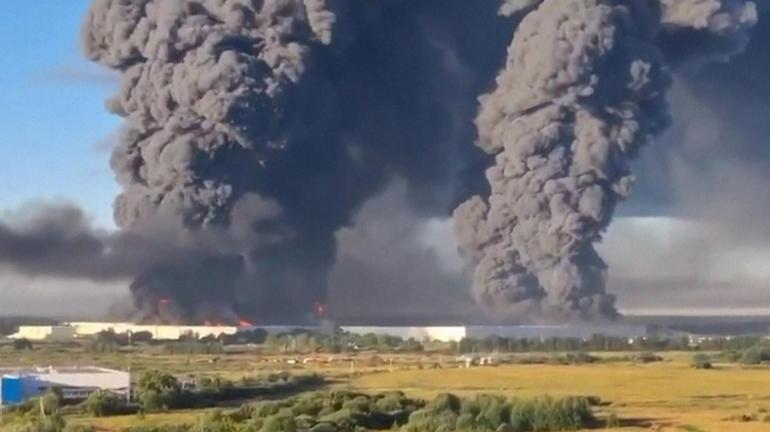 Savaşta yeni perde: Zelenskiden Rusyaya açık tehdit Rafineriler hedefte