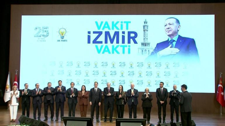 SON DAKİKA... İzmir AK Partiye geçti Cumhurbaşkanı Erdoğan, Cemil Tugaya rozeti taktı