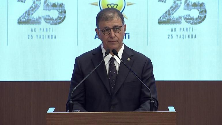 SON DAKİKA... İzmir AK Partiye geçti Cumhurbaşkanı Erdoğan, Cemil Tugaya rozeti taktı