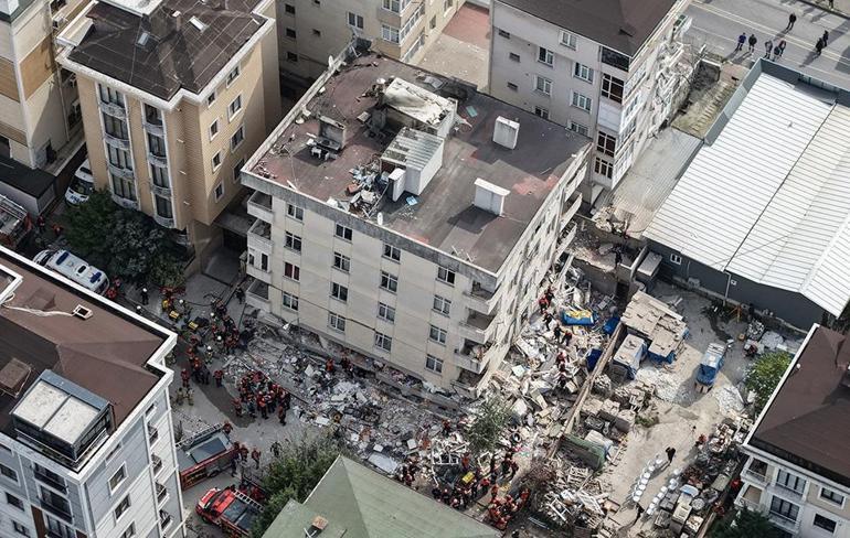 Maltepede enkazdan çıkan kişi çökme anını anlattı: Binamız çatlaktı, komşular sesler duyuyordu