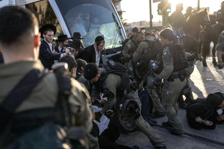 İsrailde zorunlu askerlik karşıtı Haredilere polisten sert müdahale