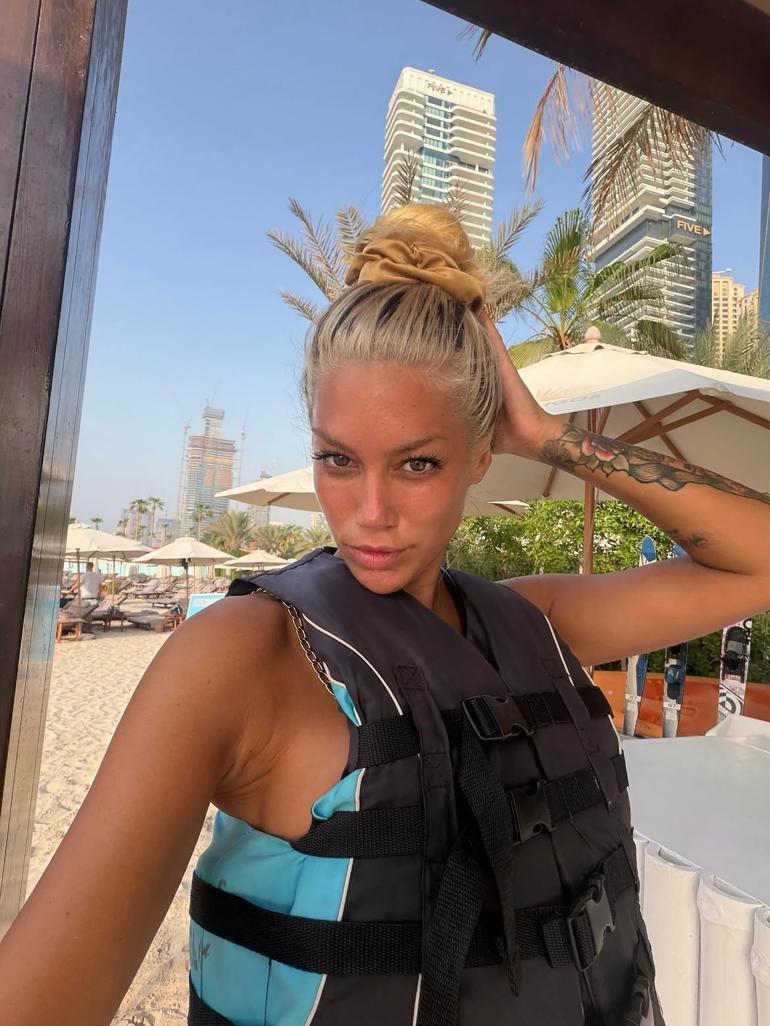 Survivor Asena’ya Bakın Dubai Pozları Sosyal Medyayı Salladı
