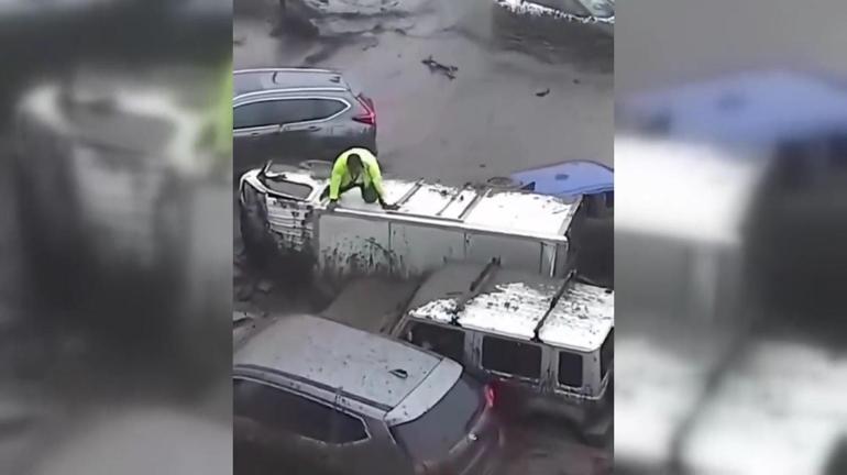 Şili’de sel felaketi: Yağış dokuz katına çıktı, araçlar sürüklendi, binlerce kişi tahliye edildi