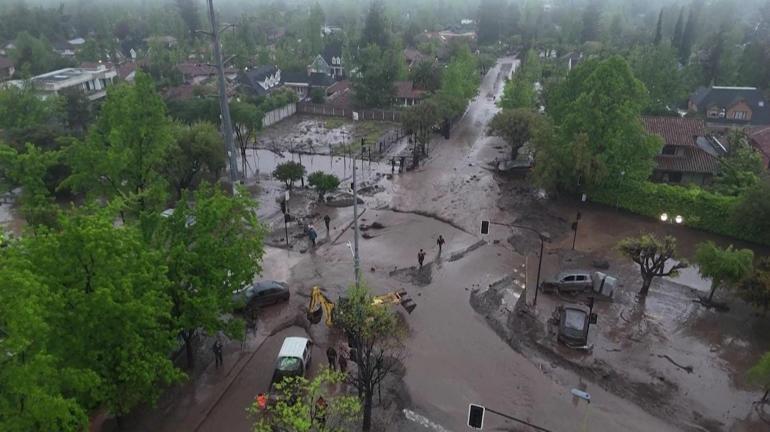 Şili’de sel felaketi: Yağış dokuz katına çıktı, araçlar sürüklendi, binlerce kişi tahliye edildi