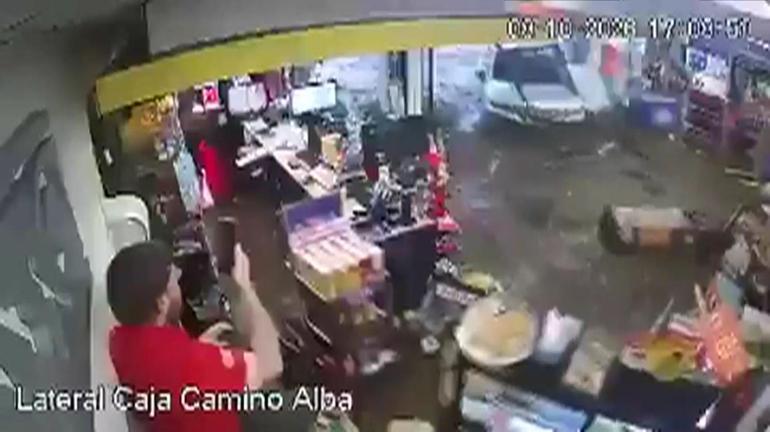 Şili’de sel felaketi: Yağış dokuz katına çıktı, araçlar sürüklendi, binlerce kişi tahliye edildi