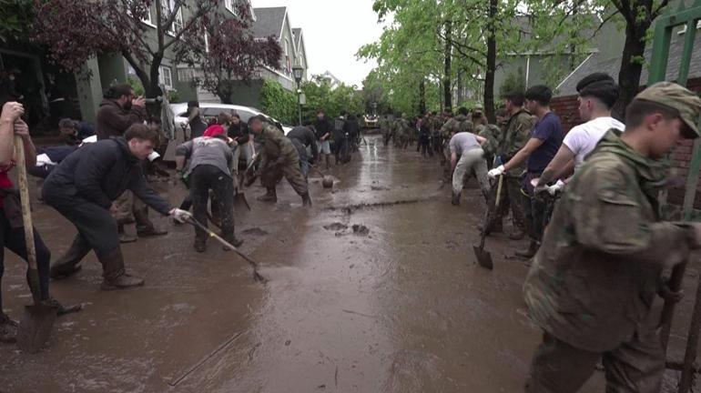 Şili’de sel felaketi: Yağış dokuz katına çıktı, araçlar sürüklendi, binlerce kişi tahliye edildi