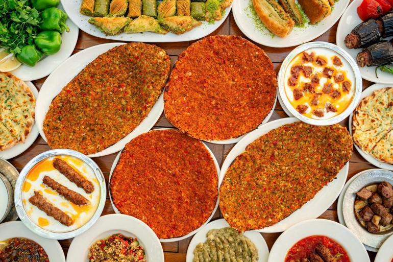 Gastroantep Kültür Yolu Festivali’ne lezzet çıkarması: Baklava, kebap, beyran, katmer...