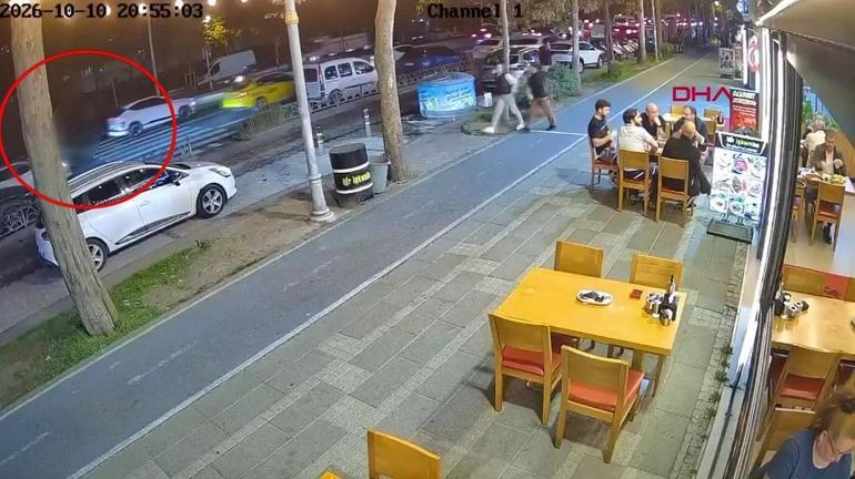 Yolda düşen yayayı motosiklet ezdi