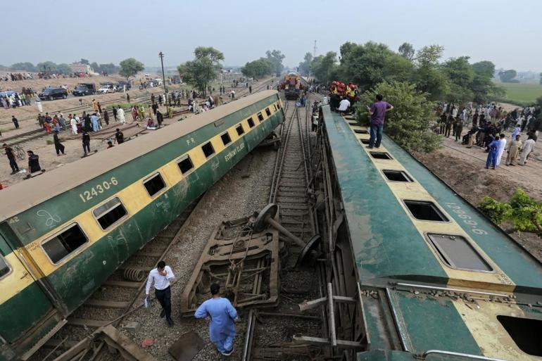 Pakistan’da tren kazası: : 5 ölü, 30dan fazla yaralı