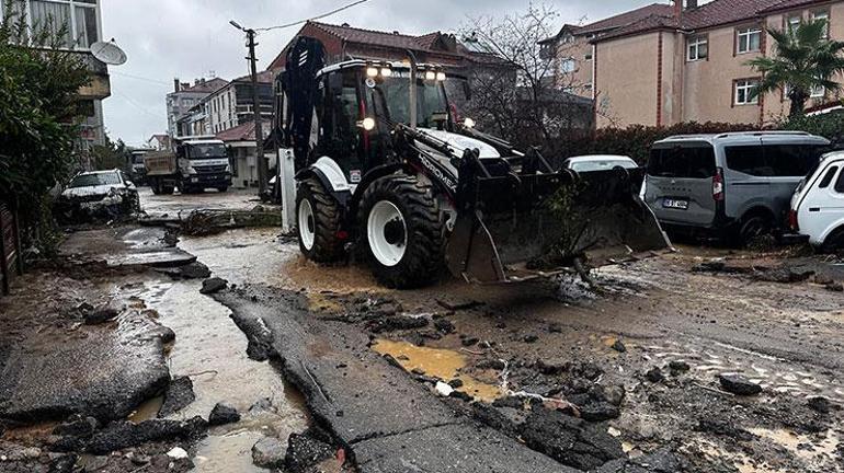 Sakarya’da sağanak; yollar ve sokaklar suyla kaplandı