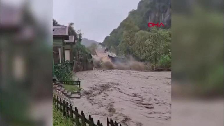 SON DAKİKA... Sakaryada dere kenarındaki ev yıkıldı