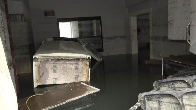 İşte yağmur sonrası İstanbul manzarası… Sel gitti, felaketin izleri kaldı