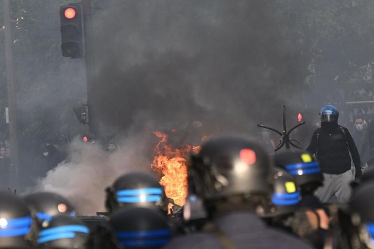 Fransada protestolar alevlendi, sokaklar savaş alanına döndü