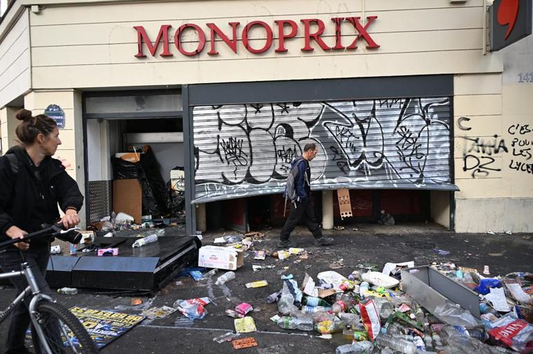 Paris’te isyandan çanta telaşına