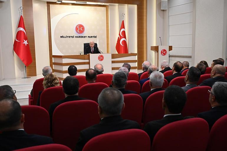 Bahçeliden kuşatma uyarısı | MHP’nin kurultay tarihini de açıkladı