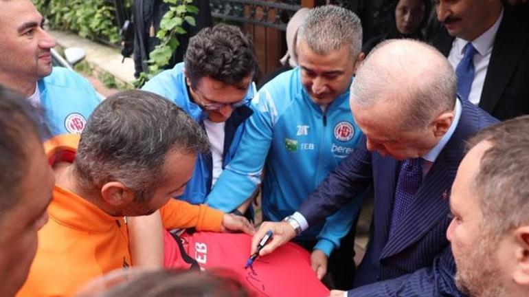 Cumhurbaşkanı Erdoğan, Fatihte İstanbul Kastamonuspor yönetimini kabul etti