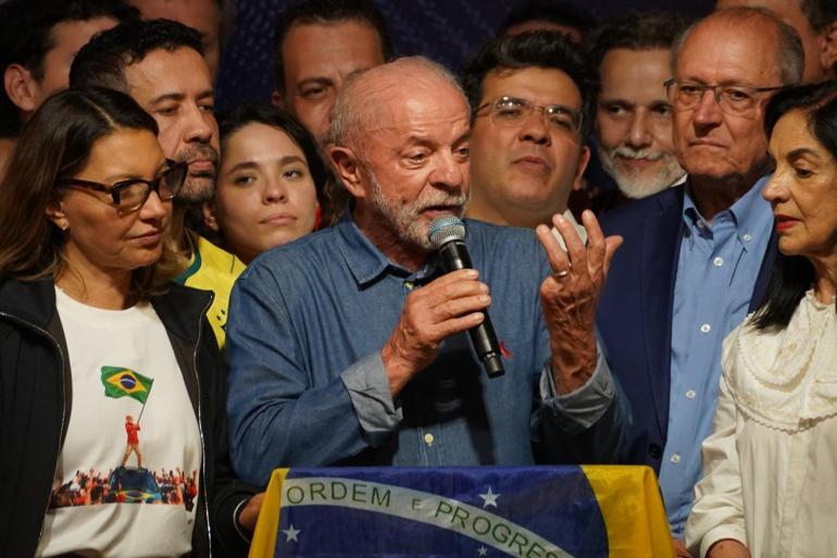 Brezilyada zafer yine Lula da Sİlvanın Brezilyada seçimi kaybeden Bolsonaro: Sonuçları tanımıyorum