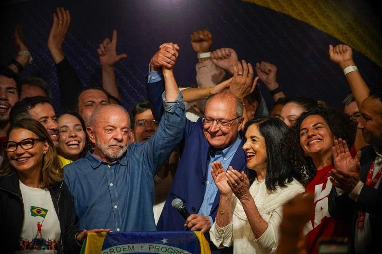 Brezilyada zafer yine Lula da Sİlvanın Brezilyada seçimi kaybeden Bolsonaro: Sonuçları tanımıyorum