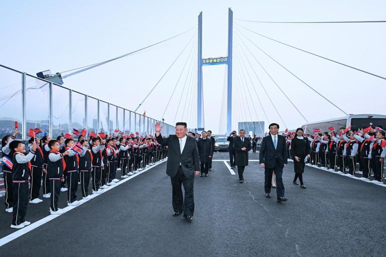 Öldü dedikleri Kim Yong-Un, Çin sınırında çıktı