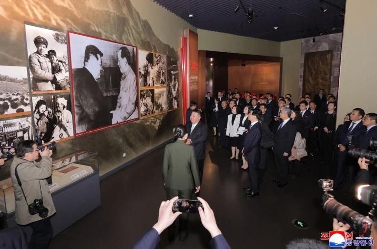 Öldü dedikleri Kim Yong-Un, Çin sınırında çıktı