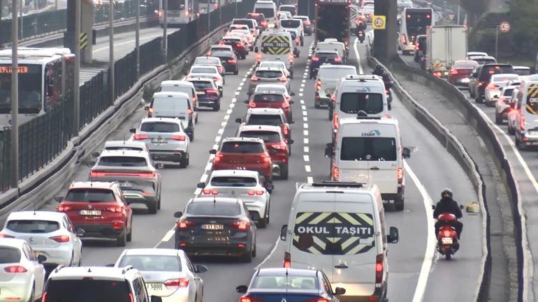 Megakentte pazartesi trafiği
