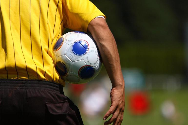 HAKEMLERİ BÖYLE FİŞLEMİŞLER Faal Futbol Hakemleri Derneğindeki bilgisayar incelendi