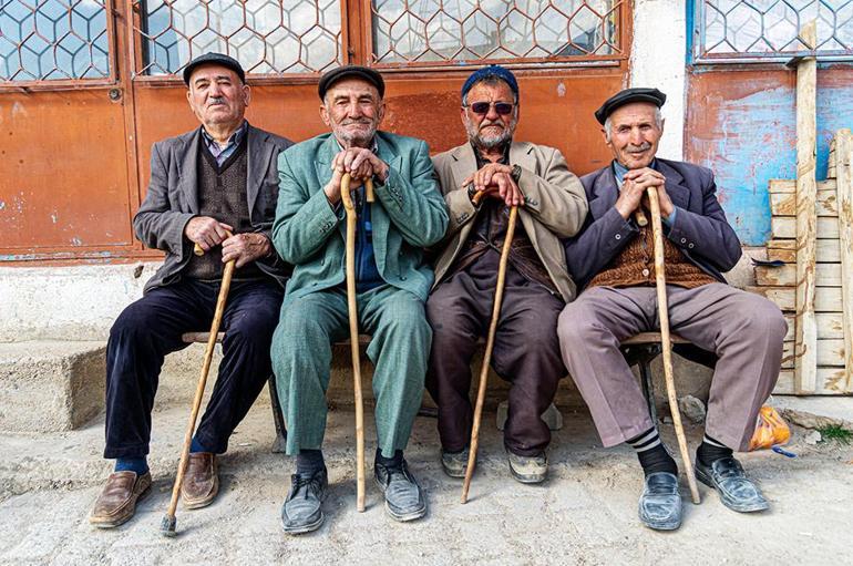 Emekli maaşı için formüller ne Çalışan ve çalışmayan emekli ayrımı mı olacak Kademeli emeklilik gündemde mi