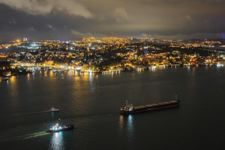 İstanbul Boğazında gemi trafiği geçici olarak askıya alındı