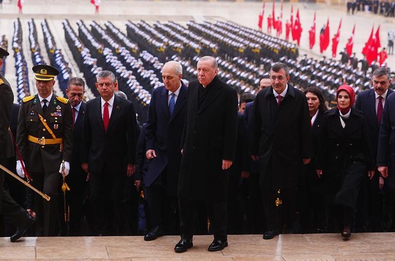 Devlet erkanı Anıtkabiri ziyaret etti