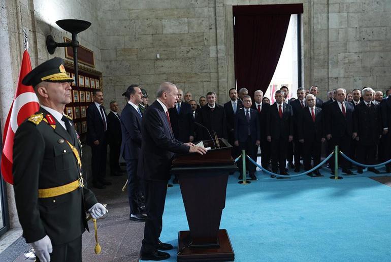 Devlet erkanı Anıtkabiri ziyaret etti