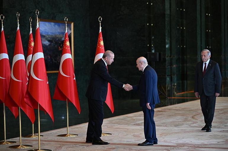 Devlet erkanı Anıtkabiri ziyaret etti