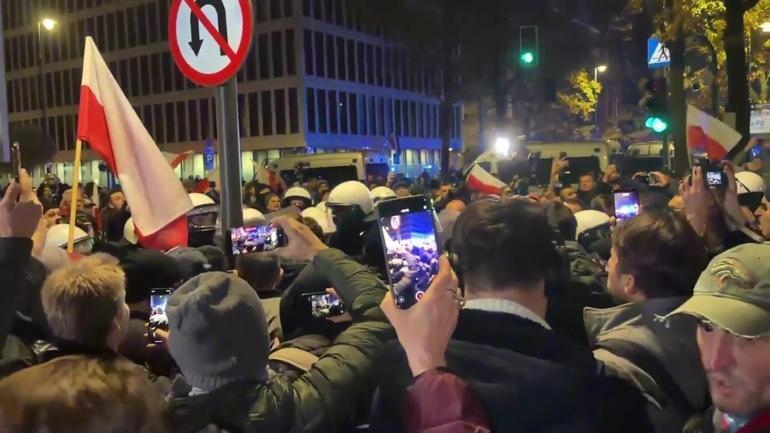 Avrupada bir ülke daha karıştı Cumhurbaşkanı uçağını geri çevirdi