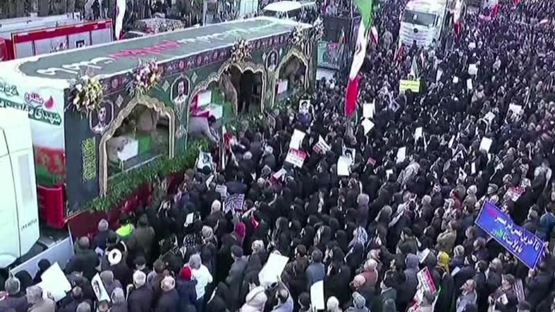 İranda toplu cenaze töreni