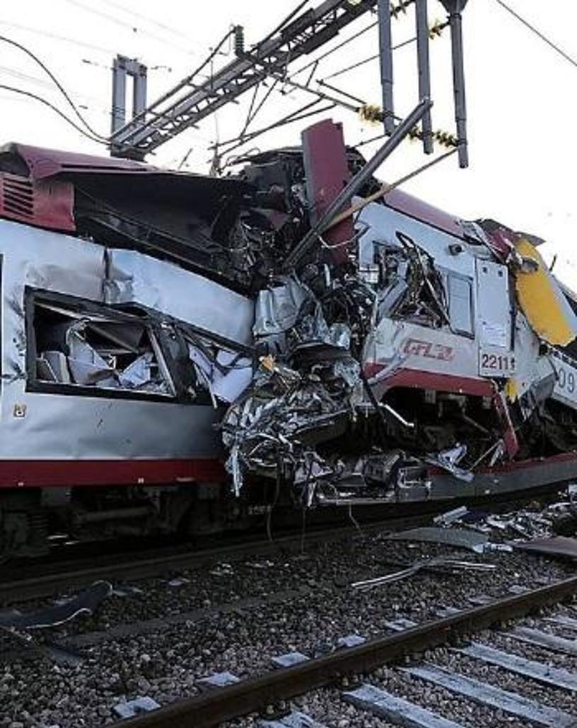 Lüksemburg’da yolcu treni ve yük treni çarpıştı